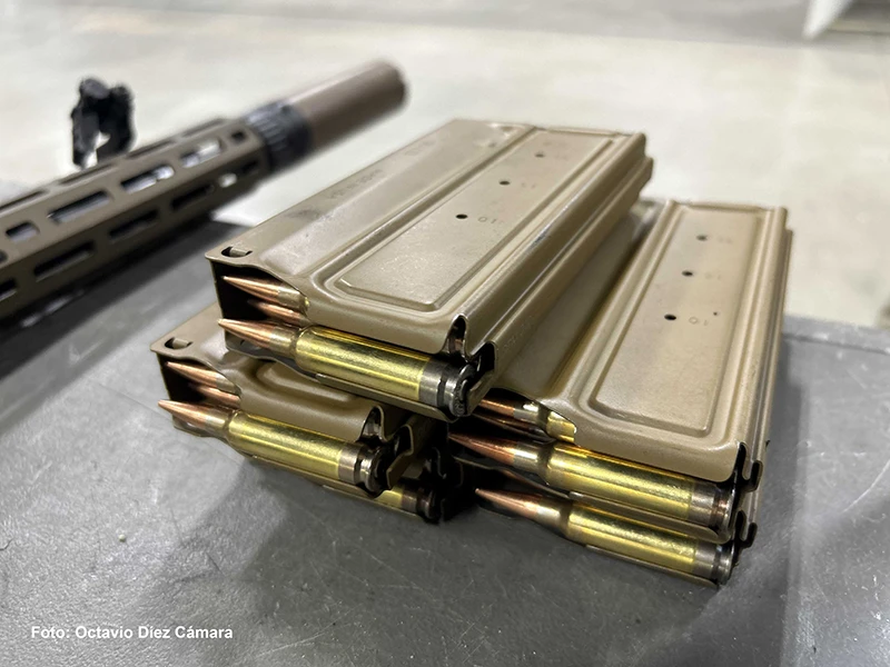 Los cargadores del fusil de asalto XM7 tienen capacidad para 20 municiones del 6,8x51mm que son de tipo hbrido y tienen alta capacidad neutralizadora. Foto: Octavio Dez Cmara